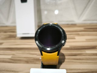 Samsung Galaxy Watch4 Classic Negro/Amarillo