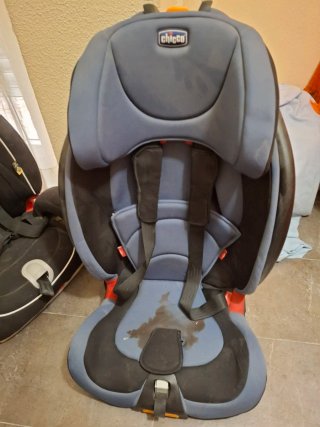 2 Sillas de coche Chicco azul y negra