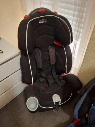 2 Sillas de coche Chicco azul y negra