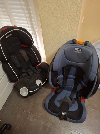 2 Sillas de coche Chicco azul y negra