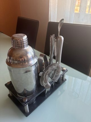 Set completo di attrezzatura per cocktail