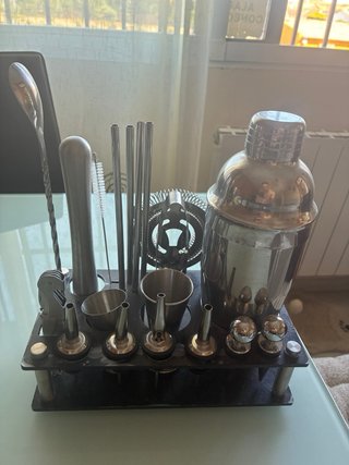 Set completo di attrezzatura per cocktail