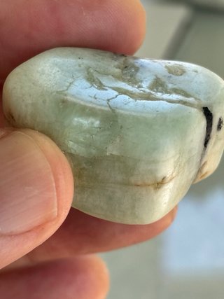 Mineral Aguamarina Natural con Turmalina Negra