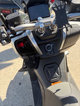 QJ Motor Ciclomotor 125cc Scooter Plata
