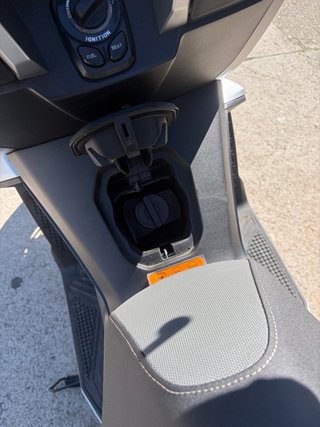 QJ Motor Ciclomotor 125cc Scooter Plata
