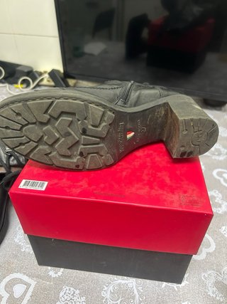 Botas de piel negras con cordones