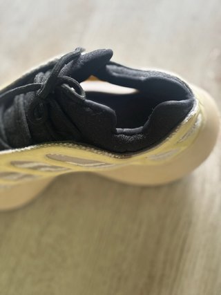 Adidas Yeezy 700 Beige y Negras en buen estado