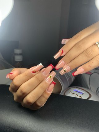 Unhas em gel, acrílico e manicure a domicílio.