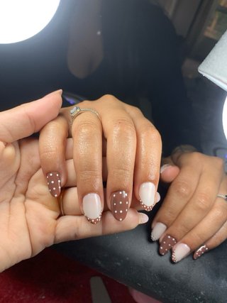 Unhas em gel, acrílico e manicure a domicílio.