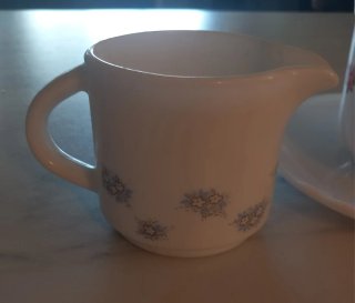 Tazas de porcelana con flores