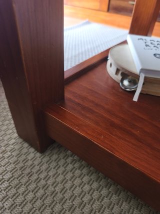Mesa de salón de madera