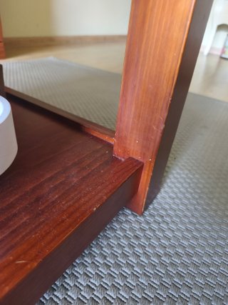 Mesa de salón de madera