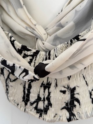 Zara Top Corto Floral Negro y Blanco