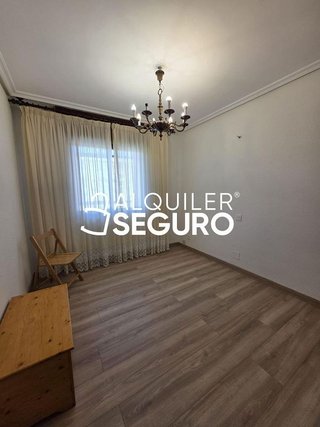 Piso en alquiler en Plaza España - Villa Pilar - Reyes Católicos - Vadillos en Burgos