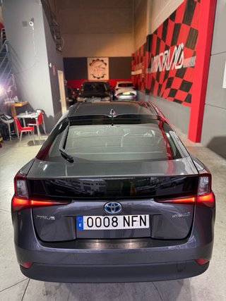Toyota Prius 2021