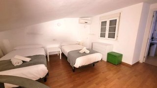 Piso en venta en La Goleta - San Felipe Neri en Málaga