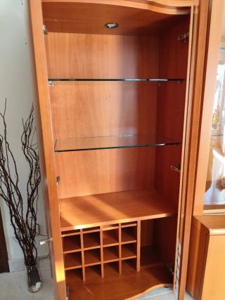 Vitrina de comedor de madera y cristal