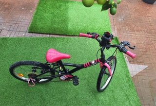 Bicicleta niña rosa y negra