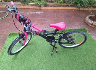Bicicleta niña rosa y negra