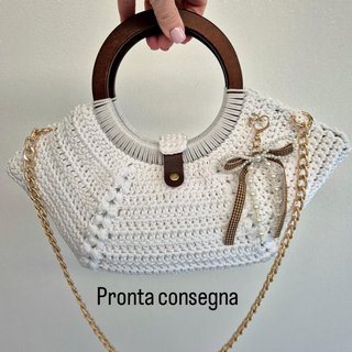 Borsa uncinetto bianca con manico in legno