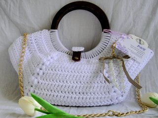 Borsa uncinetto bianca con manico in legno