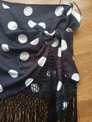Falda lunares con flecos