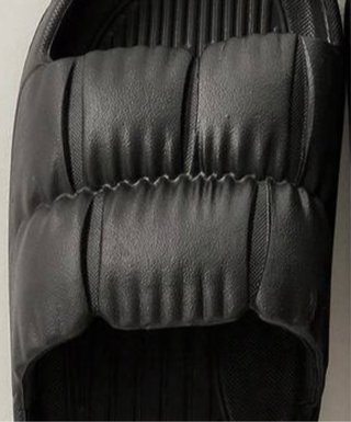 Chanclas negras acolchadas cómodas