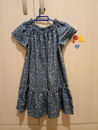 Vestido niña floral azul. Goco