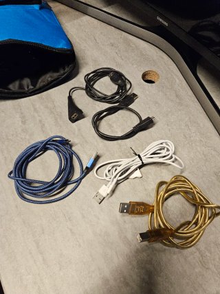 Set di cavi vari: Logitech, TP-Link