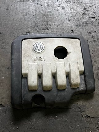 Tapa motor VW Jetta TDI 2006