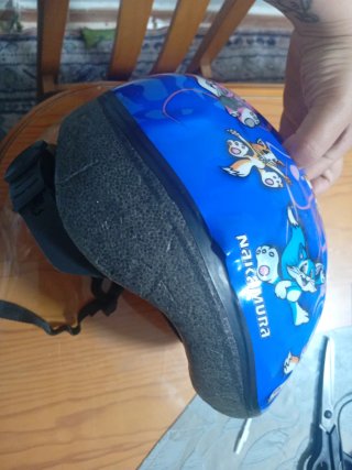 Casco bici infantil azul con dibujos