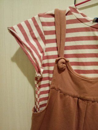 Conjunto niña rayas y peto rosa