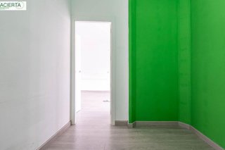 Local comercial en venta en Cervantes en Granada