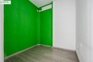 Local comercial en venta en Cervantes en Granada
