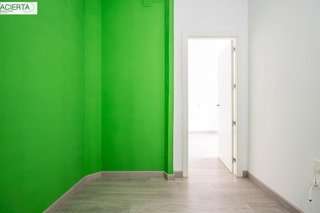 Local comercial en venta en Cervantes en Granada