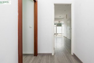 Local comercial en venta en Cervantes en Granada