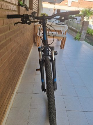 Bicicleta Rockrider Negra y Azul