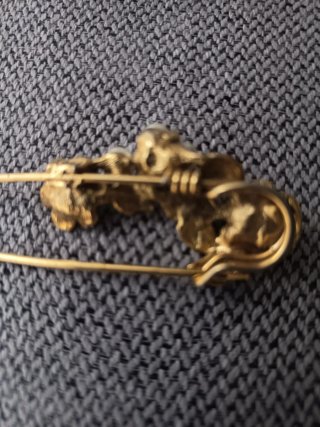 Broche vintage perlas y flores metal dorado