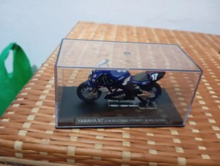 Lote 4 motos GP 1/24