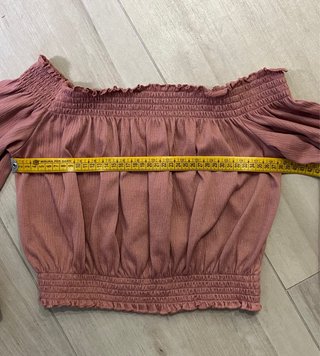 Crop top rosa hombros descubiertos