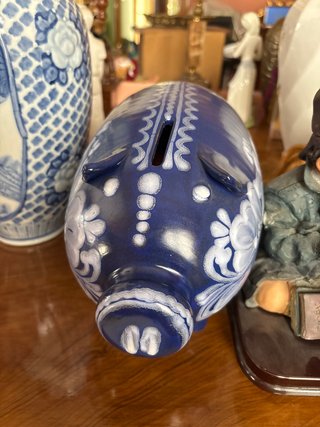 Hucha vintage azul y blanca