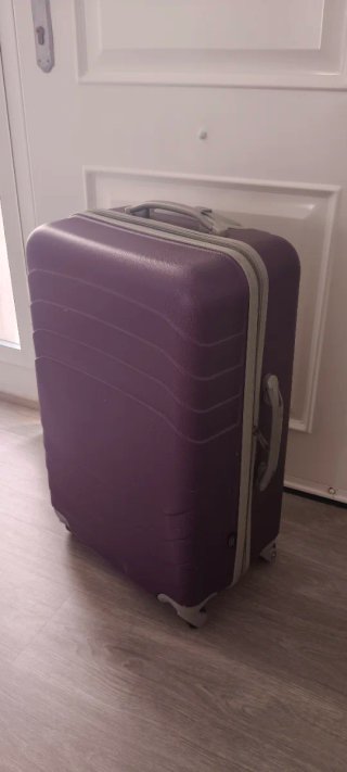 Maleta grande morada con ruedas