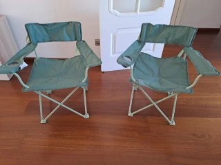 Mesa plegable y 2 sillas