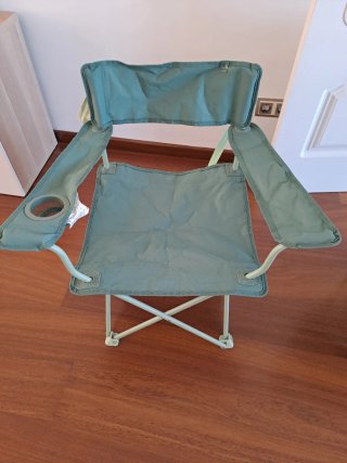 Mesa plegable y 2 sillas