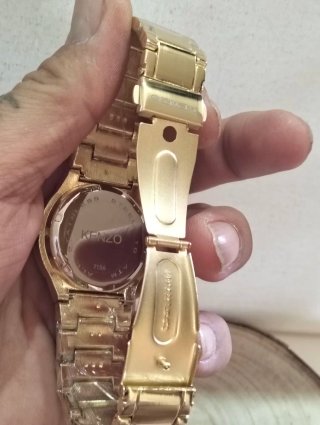 Reloj Kenzo dorado multicolor