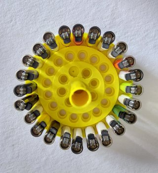 24 accendini Clipper da collezione più contenitore