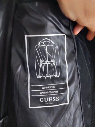 Cazadora Guess Negra con Capucha