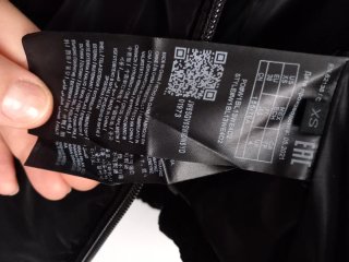 Cazadora Guess Negra con Capucha