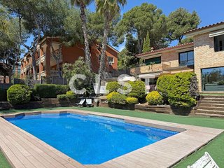 Chalet en alquiler en Montmar en Castelldefels