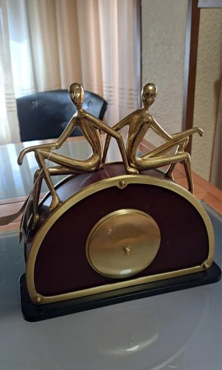 Reloj de mesa con dos figuras bronce